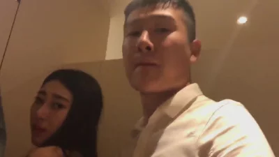 你这么骚 你老公知道么  内裤都不穿